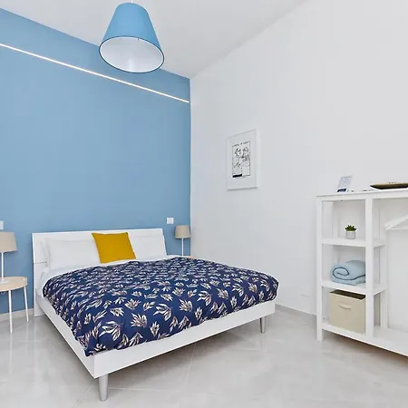 Guest house Blunotte - Piazza Castello 3*