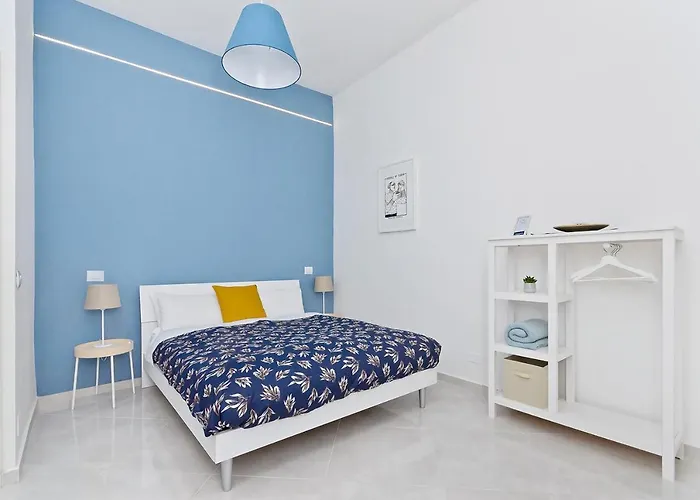 Guest house Blunotte - Piazza Castello 3*